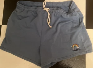 American Eagle Pride XL Fleece Shorts Sleeve Proud Gray Rainbow Neu mit Etikett NEU!! - Bild 1 von 7