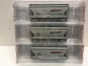 N Scale Micro Trains Special Run 06-94 BNSF Covered Hopper 3-Pack - Picture 1 of 3