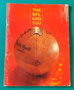 Anuario promocional vintage The NFL And You 1962 - Imagen 1 de 13