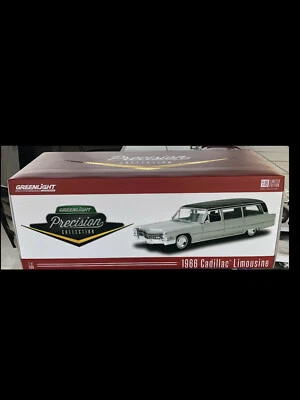 1966 Cadillac Limousine 1:18 Silver 18005 - Image 1 of 2
