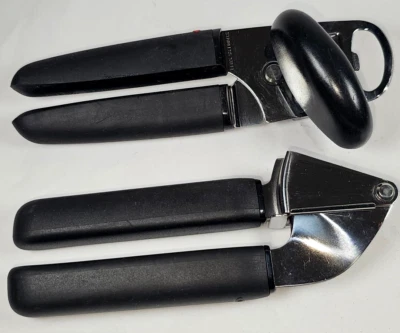 Abridor de botellas de seguridad manual OXO SoftWorks y prensa de ajo utensilios de acero inoxidable Foto 1 de 4