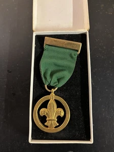 BOY SCOUT MERIT MEDAL Engraved 1950s Boxed Item Curios Collectable 6w - Foto 1 di 3