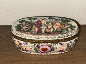 Crown Naples Italy Capodimonte Hinged Box Hand Painted Cherubs - Picture 1 of 12