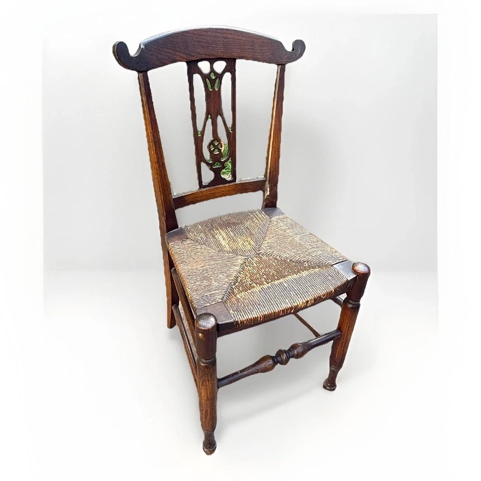 Antigua silla colonial de granja con respaldo tallado - ASIENTO A LA DERECHA - SIGLO XIX LEER Foto 1 de 4