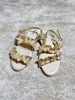 Michael Kors Demi Sandalias Doradas con Volantes Niñas Jóvenes Hebilla Talla 4 NUEVAS Foto 1 de 4