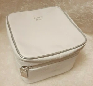 100% CDior Beauty Medium White & Silver Kosmetiktasche ~ Neu/unbenutzt - Bild 1 von 3