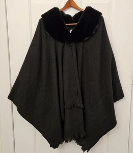 Liz Claiborne Women's Black Cape Poncho Coat Faux Fur Collar - Size One Size - Picture 1 of 5