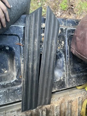 Jeep Comanche MJ 86-92 OEM Rear Bumper Plastic Top Step Trim Pieces Free Ship - Image 1 of 2