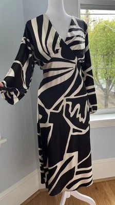 Banana Republic Silky Satin Kimono Dress Elegant Slip Black Cream Bias Size 4 - Image 1 of 4