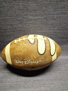 Walt Disney World Fútbol Marrón con Impresión a Mano de Mickey 9” En Caja - Imagen 1 de 4