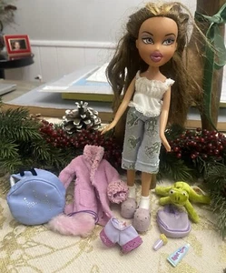 BRATZ Slumber Party Yasmin Puppe Outfit Zubehör MGA Entertainment - Bild 1 von 7
