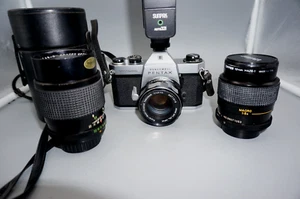 Honeywell Pentax Spotmatic SP II with 55mm, 135mm , 28-70mm zoom Lens - Picture 1 of 9