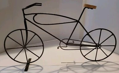 Bicycle Decor Metal Sculpture with Wood Seat Foto 1 de 4