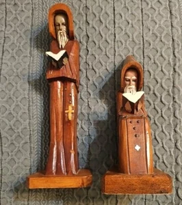 Juego de 2 monjes de madera tallada vintage lectura católica (¿México?) - Imagen 1 de 13
