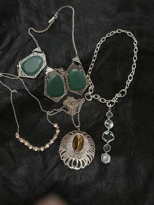 Lote 4 Collares Kendra Scott Vintage Natalia Lennox Nadeline Vintage Tigre Verde Foto 1 de 4