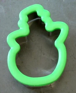 Wilton Metal Cookie Cutter Snowman Green Comfort Grip 5 Inch Christmas - Picture 1 of 2