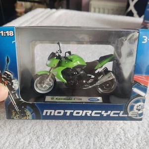 Welly Kawasaki Z 1000 Diecast Motorcycle Scale 1:18 - Picture 1 of 4