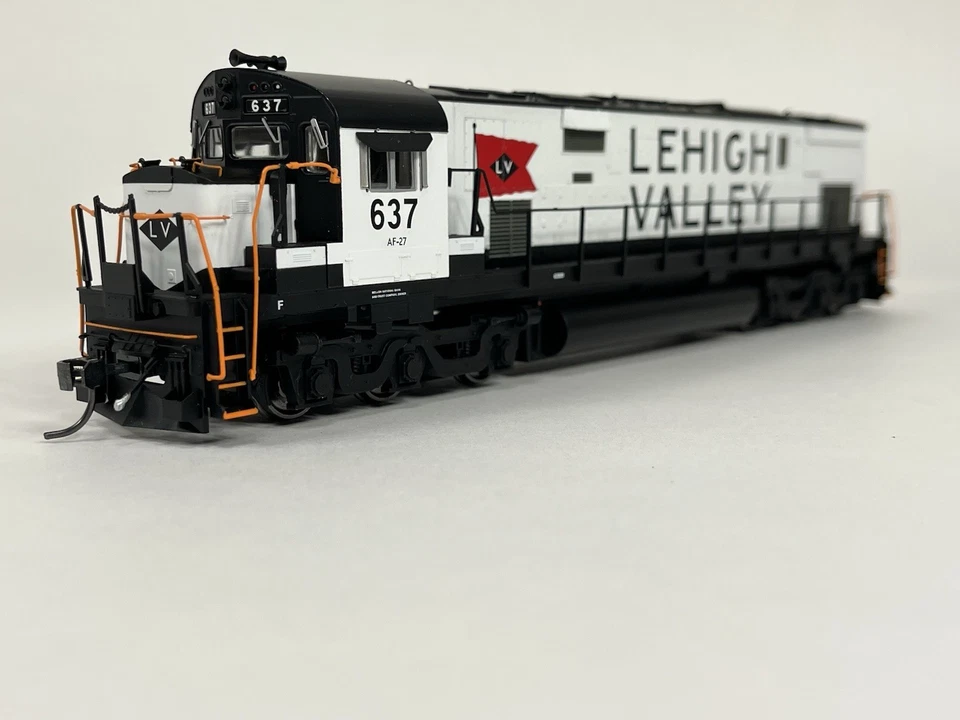 Bowser HO Scale Lehigh Valley LV Snow Bird #637 ALCo C-628 DC Powered - Image 1 of 4