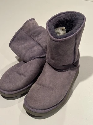 Botas UGG Australia para mujer talla 7 púrpura gamuza piel de oveja clásicas cortas media pantorrilla Foto 1 de 4