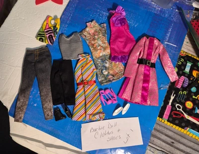 Barbie Muñeca Ropa Lote 1 con Zapatos OSFM 12” Muñecas 8 Piezas en Ropa Foto 1 de 4