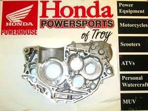 NUEVO ORIGINAL HONDA FABRICANTE DE EQUIPOS ORIGINALES CÁRTER DERECHO 2014-2017 CRF250R 11100-KRN-A80 * - Imagen 1 de 4