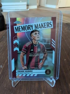 2024 Topps Cromo MLS THIAGO ALMADA FABRICANTES DE MEMORIA ATLANTA UNITED #MM-3 - Imagen 1 de 2