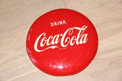 "Letrero de refresco de metal con botón de 12"" de bebida Coca-Cola vintage raro de los años 50 estampado AM 10-51" Foto 1 de 4