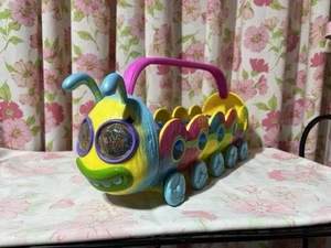 DreamWorks Trolls Caterbus Yellow Caterpillar Bus Ride Playset Poppy World Tour - Picture 1 of 3