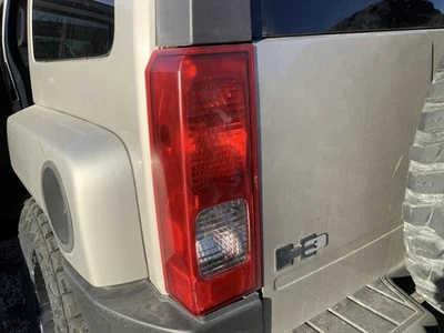 Luz trasera izquierda conductor SUV OEM 06-10 HUMMER H3 1308784 Foto 1 de 4