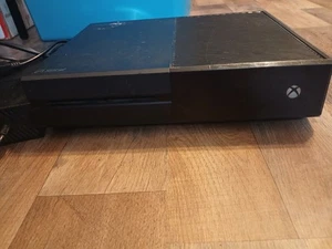 xbox one console - Picture 1 of 3