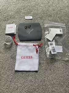 Pendientes para mujer Guess de acero inoxidable color dorado en forma de corazón con 3 piedras - Imagen 1 de 5