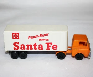Remolque tractor vintage a escala Tyco HO tren paisaje camión trasero Santa Fe - Imagen 1 de 5