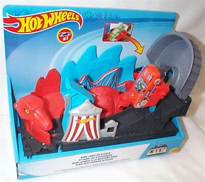 HOT WHEELS DINO COASTER ATTACK PLAYSET & 1 CAR GBF93 New - Picture 1 of 1