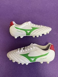 Botas para adolescentes Mizuno Fortuna 4 MD blancas/verdes EE. UU. 7, Reino Unido 6, EURO 39. - Imagen 1 de 9