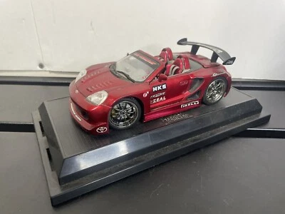 Funline Muscle Machines 2003 Toyota MK2 rojo fundido a presión escala 1/24 sobre plataforma base Foto 1 de 4