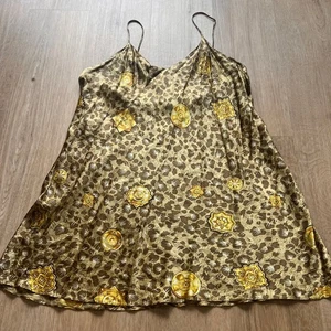 Medallones Vintage Etiqueta Dorada Victorias Secret Chemise Slip 100% Seda Leopardo L - Imagen 1 de 6