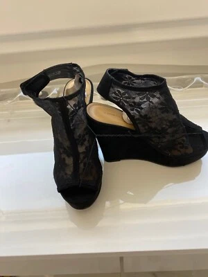 Sandalia de cuña superior de malla de encaje negra con cordones talla: 7,5 nueva bonita Foto 1 de 4