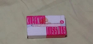 Rarissima piccola scatola rosa KLEENEX FAZZOLETTO viso VINTAGE anni 30 2" x 1" - Foto 1 di 6