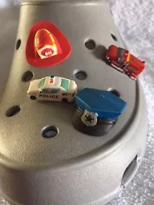 3D FEUERWEHRHELM JIBBITZ FEUERWEHRAUTO JIBBITZ POLIZIST CAP CRUISER JIBBITZ - Bild 1 von 5