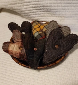 6 Heart Bowl Fillers Ornies Handmade Primitive Farmhouse Vintage Wool & Flannel - Picture 1 of 2