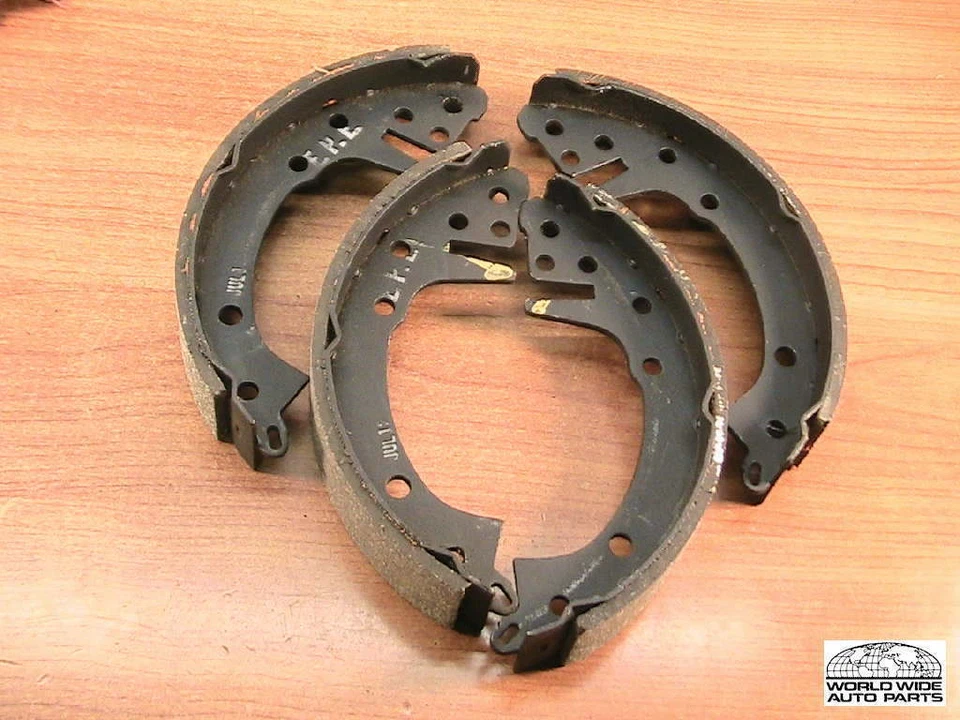 道奇普利茅斯柯尔特箭头挑战者札幌刹车鞋 1974 - 1980 — 第 1/1 张图片