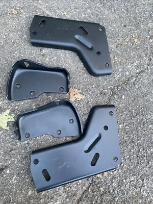 Soportes de montaje de parachoques delanteros Omega 1973 Foto 1 de 4