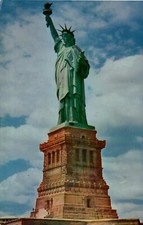 Vintag Postcard Statue of Liberty Bedloe's Island Gateway to the New World NY602