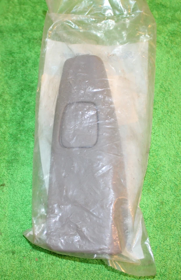 2002 Ford E150 E250 E350 E450 Super Duty NOS LH DOOR MIRROR SWITCH TRIM BEZEL - Image 1 of 3