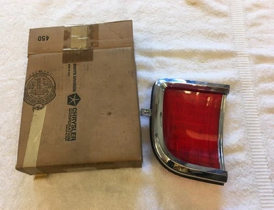 Nuevo de Lote Antiguo Mopar 1965 Chrysler Town & Country Wagon Lado Izquierdo Exterior Lámpara Trasera Lente Foto 1 de 4