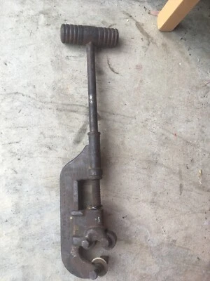 VINTAGE "TRIMO No 2 " HEAVY LARGE STEEL WHEEL PIPE CUTTER, GREAT SHAPE - Image 1 of 4