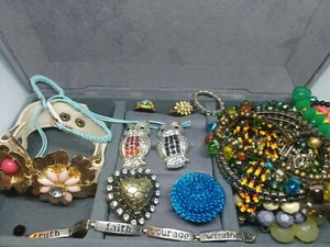 Velvet Jewelery Box Filled With Bracelets And Adjustable Rings - Picture 1 of 12