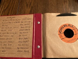 1950's-1960-s Vinyl record Album with records - Picture 1 of 2