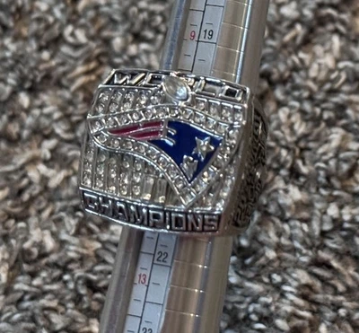 Anillo réplica Super Bowl NFL 2001, Tom Brady, Souvenir Patriots talla 111 Foto 1 de 4