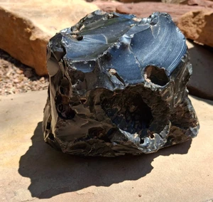 Inusual negro OBSIDIANA 10 + LB muestra mineral de roca burbujas de gas - Imagen 1 de 7